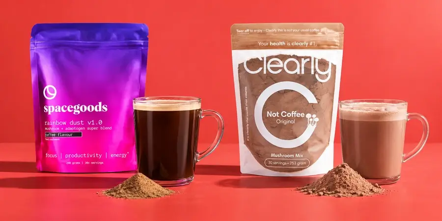 Spacegoods Rainbow Dust mit schwarzem Kaffee und Clearly Not Coffee mit Kakaogetränk