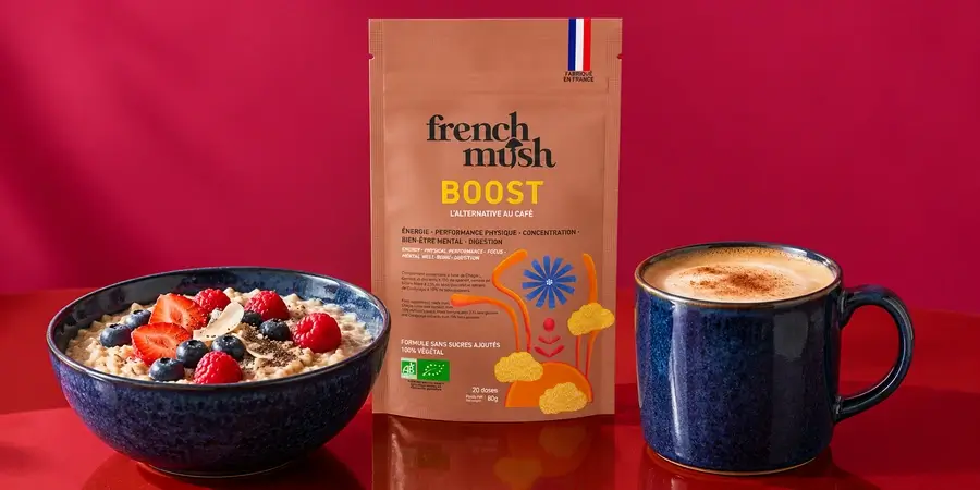 French Mush Boisson Boost mit Latte und einer Schale Porridge